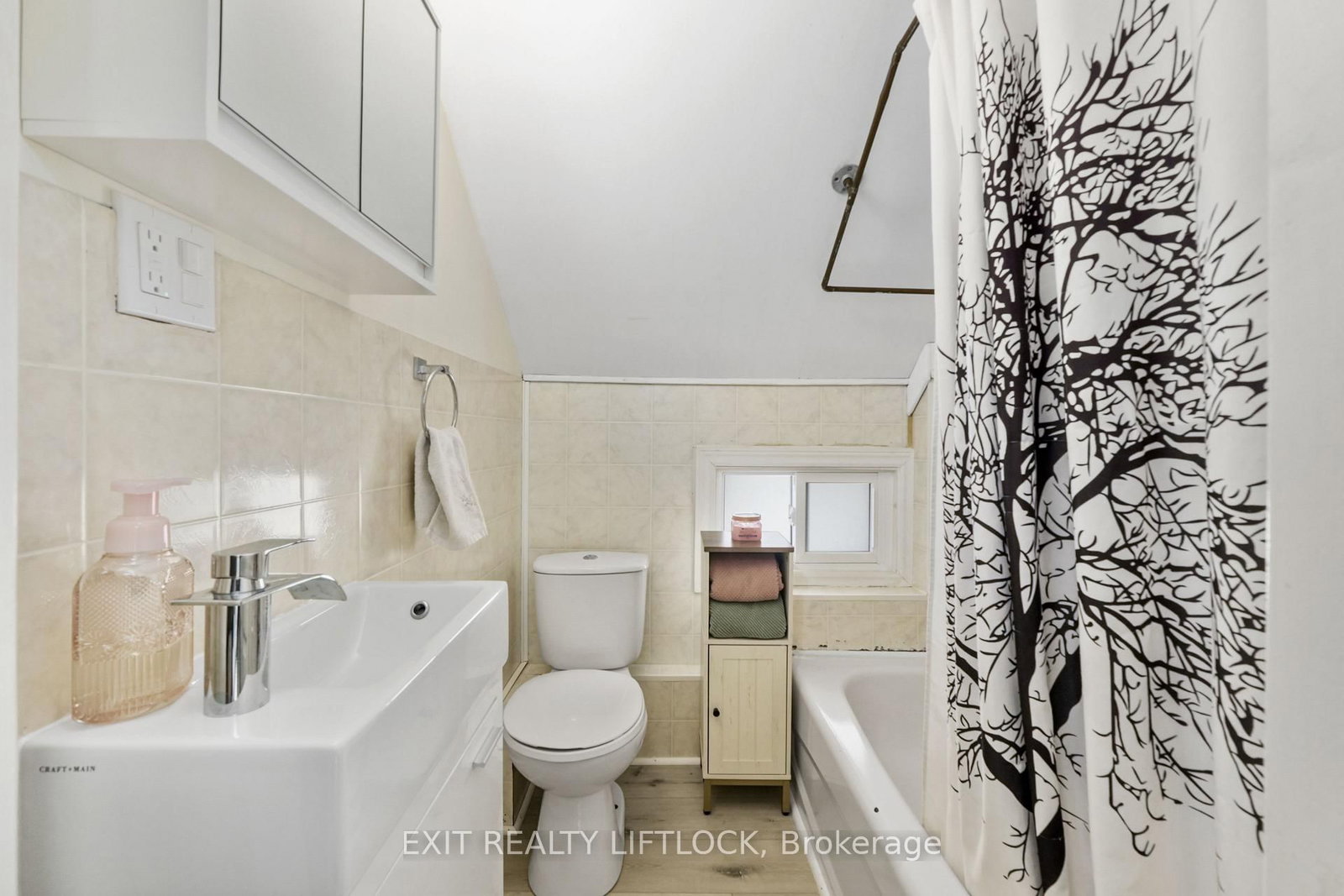 Detached House for sale at 378 London Street, Peterborough, Ontario, K9H 2Z8 - Town Ward 3 - MLS: X12832426