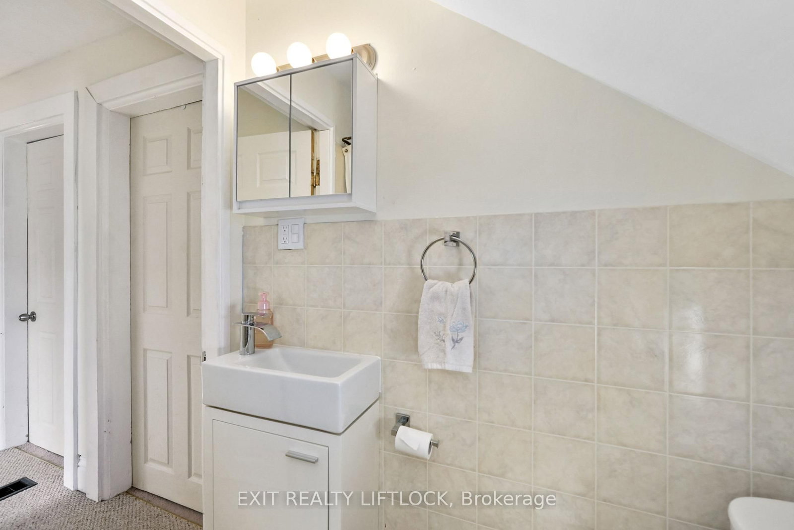 Detached House for sale at 378 London Street, Peterborough, Ontario, K9H 2Z8 - Town Ward 3 - MLS: X12832426