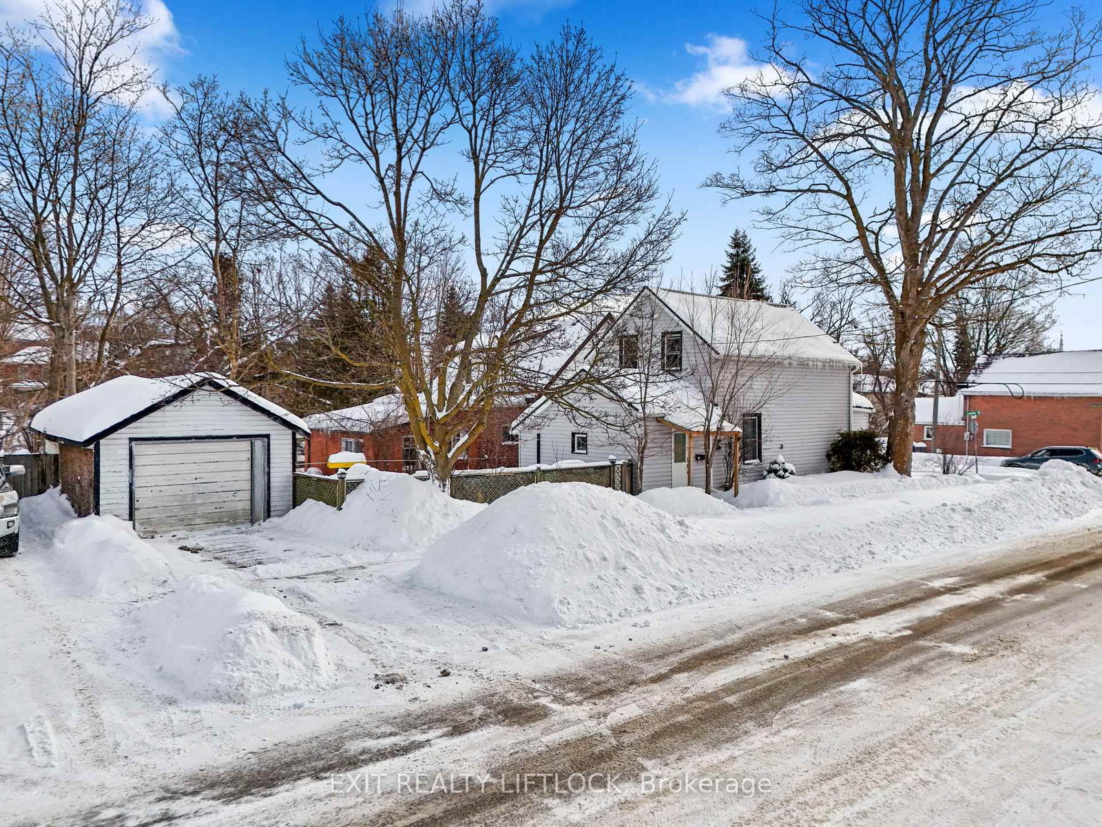 Detached House for sale at 378 London Street, Peterborough, Ontario, K9H 2Z8 - Town Ward 3 - MLS: X12832426