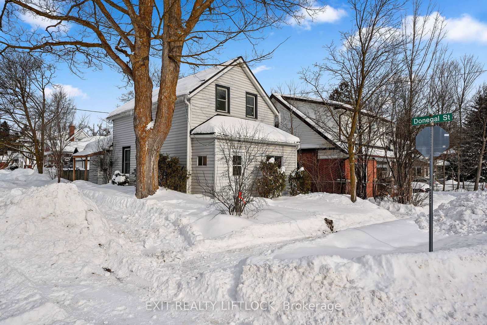 Detached House for sale at 378 London Street, Peterborough, Ontario, K9H 2Z8 - Town Ward 3 - MLS: X12832426