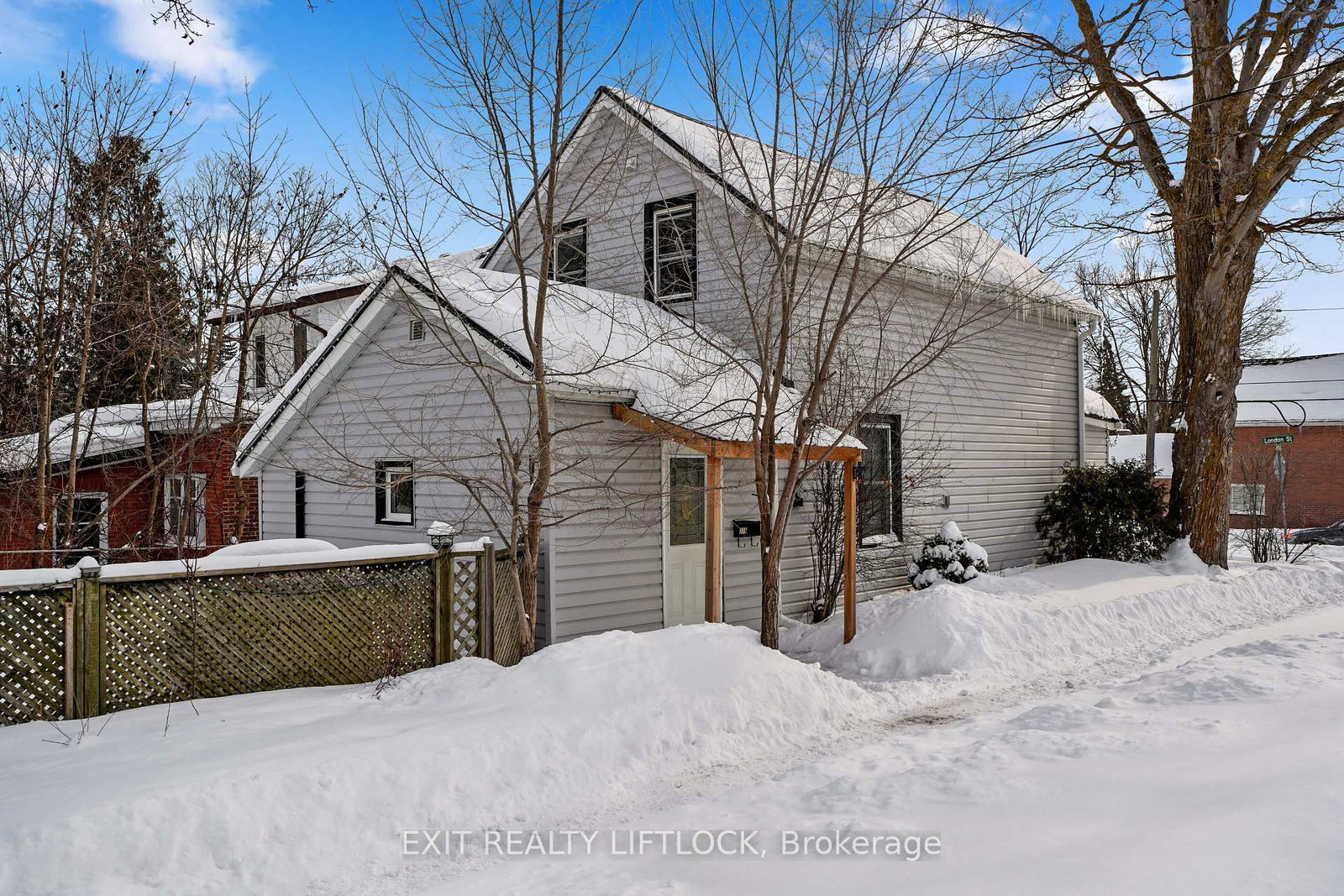 Detached House for sale at 378 London Street, Peterborough, Ontario, K9H 2Z8 - Town Ward 3 - MLS: X12832426