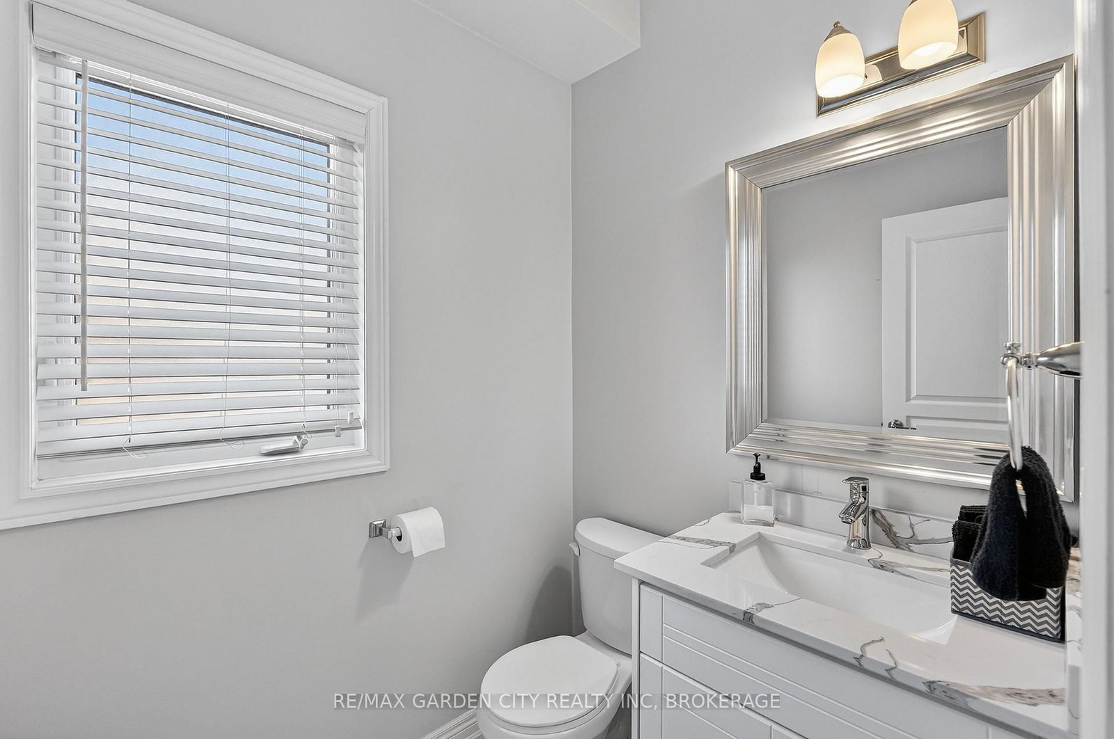 Detached House for sale at 4 Riley Avenue, Pelham, Ontario, L0S 1E6 - Fonthill - MLS: X12832542