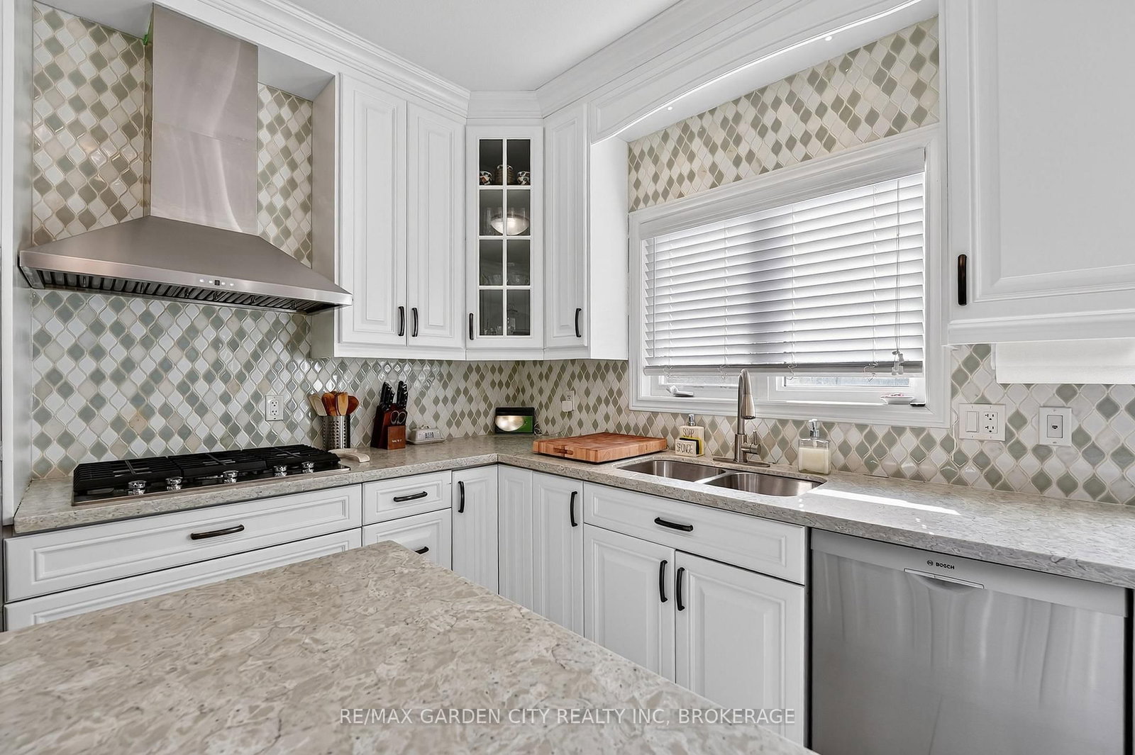 Detached House for sale at 4 Riley Avenue, Pelham, Ontario, L0S 1E6 - Fonthill - MLS: X12832542