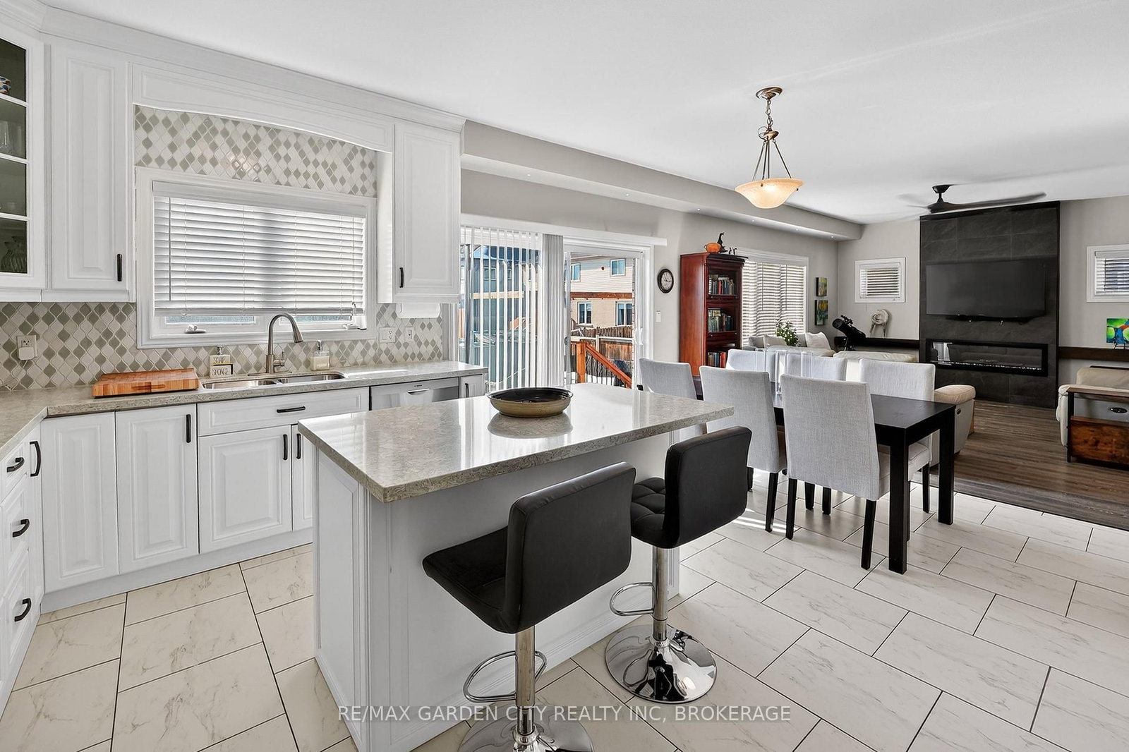 Detached House for sale at 4 Riley Avenue, Pelham, Ontario, L0S 1E6 - Fonthill - MLS: X12832542