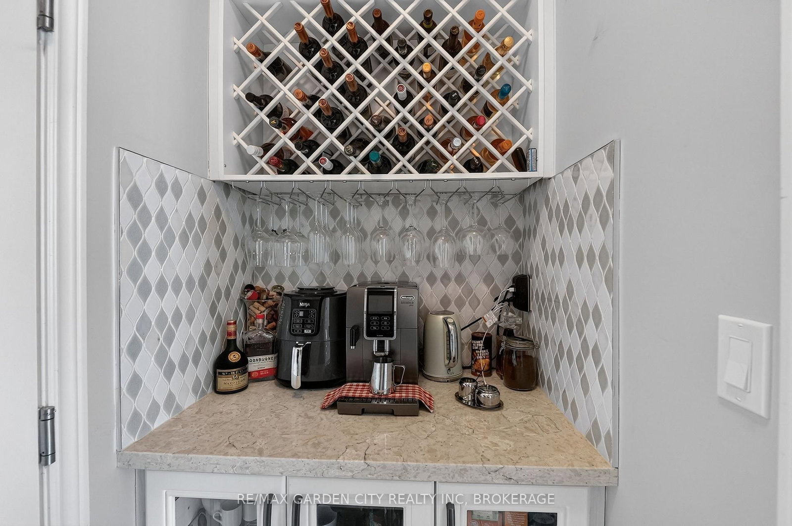 Detached House for sale at 4 Riley Avenue, Pelham, Ontario, L0S 1E6 - Fonthill - MLS: X12832542