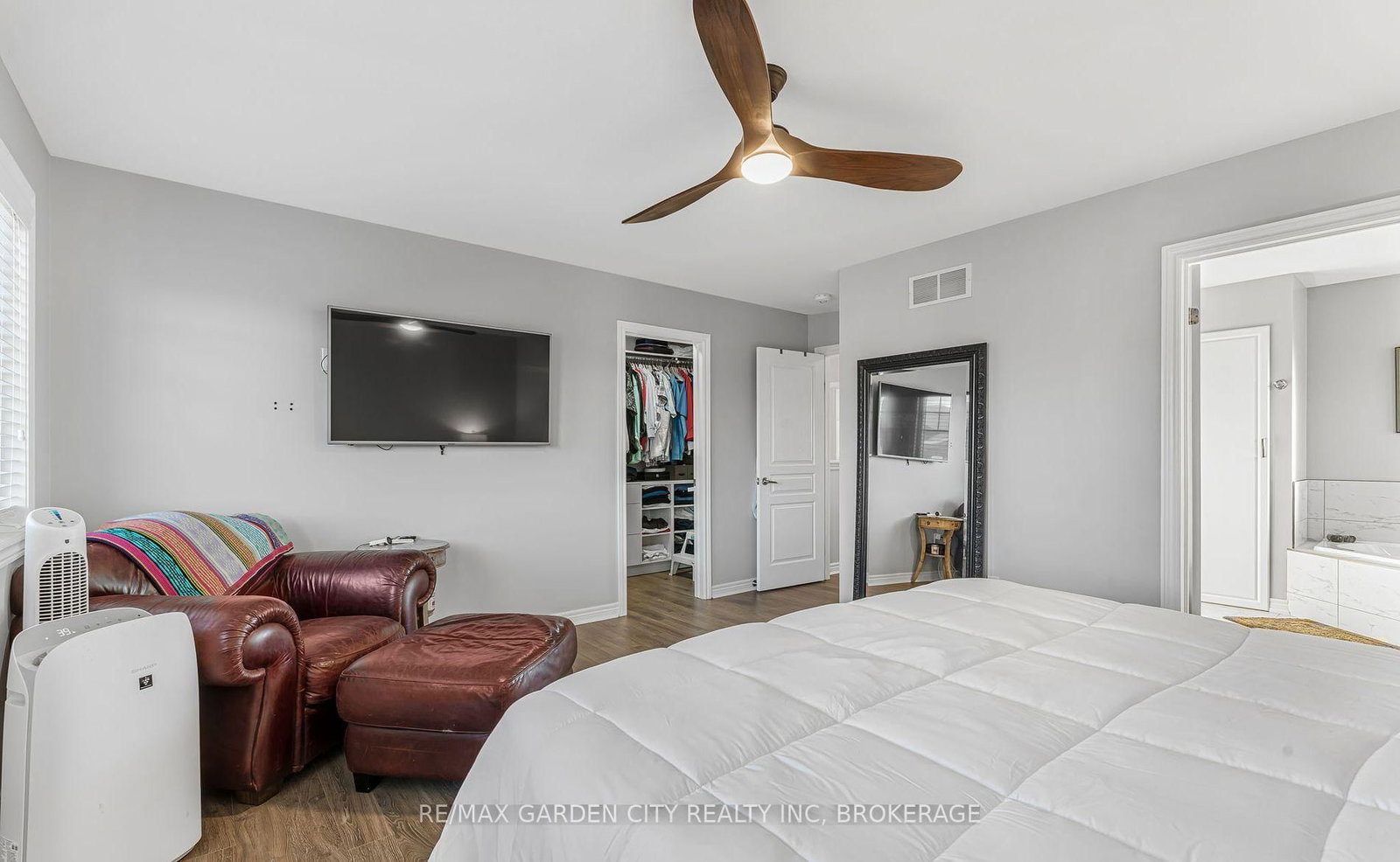 Detached House for sale at 4 Riley Avenue, Pelham, Ontario, L0S 1E6 - Fonthill - MLS: X12832542