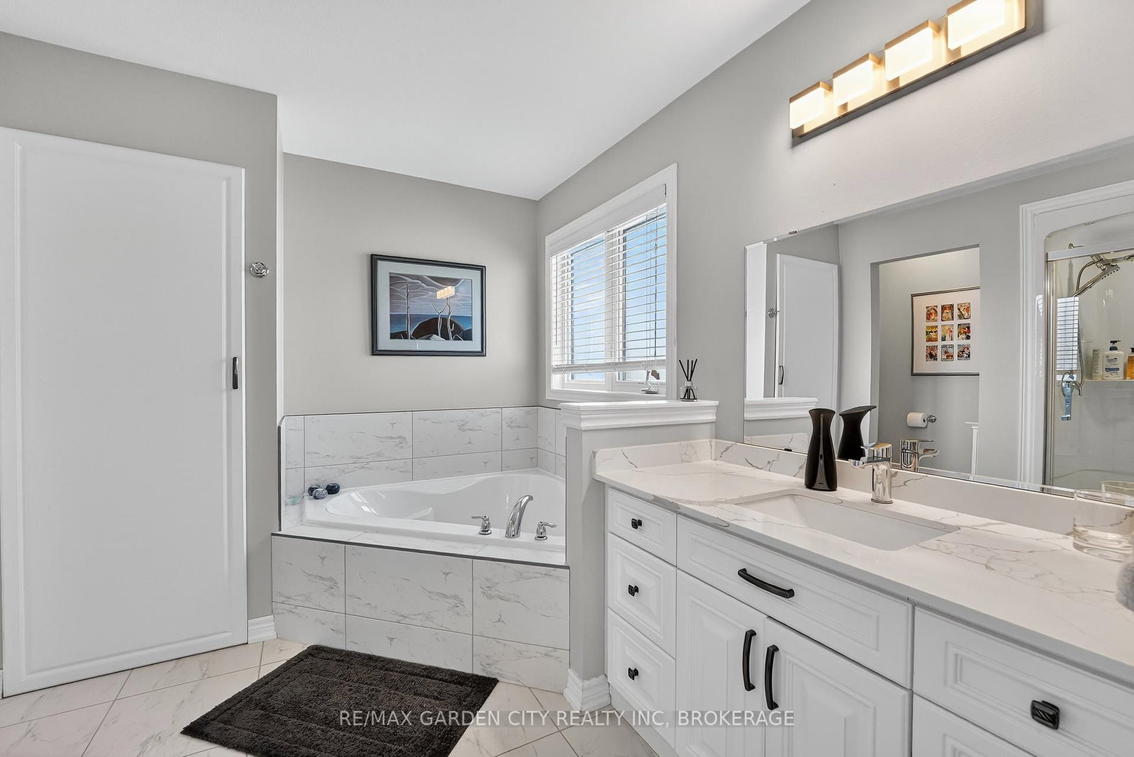 Detached House for sale at 4 Riley Avenue, Pelham, Ontario, L0S 1E6 - Fonthill - MLS: X12832542