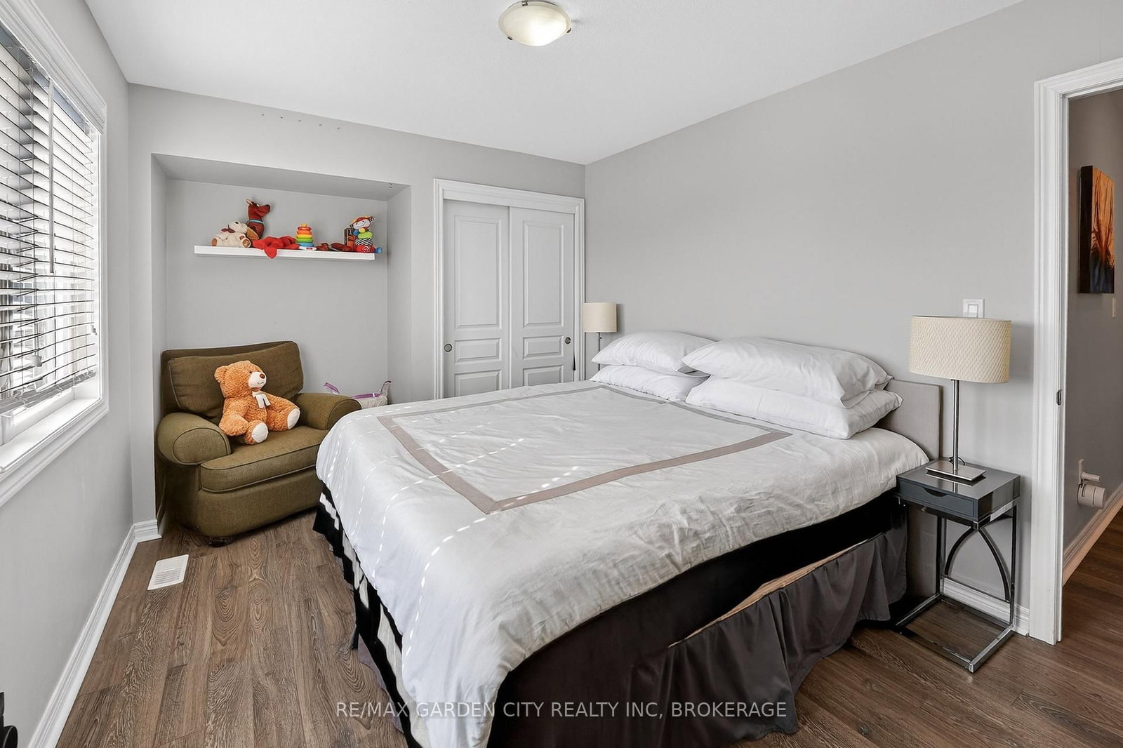 Detached House for sale at 4 Riley Avenue, Pelham, Ontario, L0S 1E6 - Fonthill - MLS: X12832542