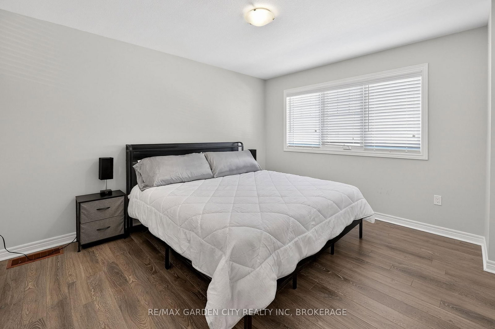 Detached House for sale at 4 Riley Avenue, Pelham, Ontario, L0S 1E6 - Fonthill - MLS: X12832542