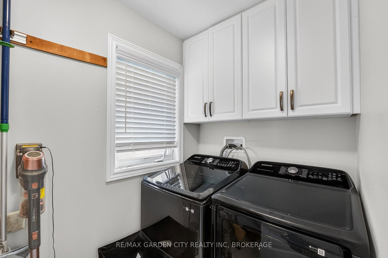 Detached House for sale at 4 Riley Avenue, Pelham, Ontario, L0S 1E6 - Fonthill - MLS: X12832542