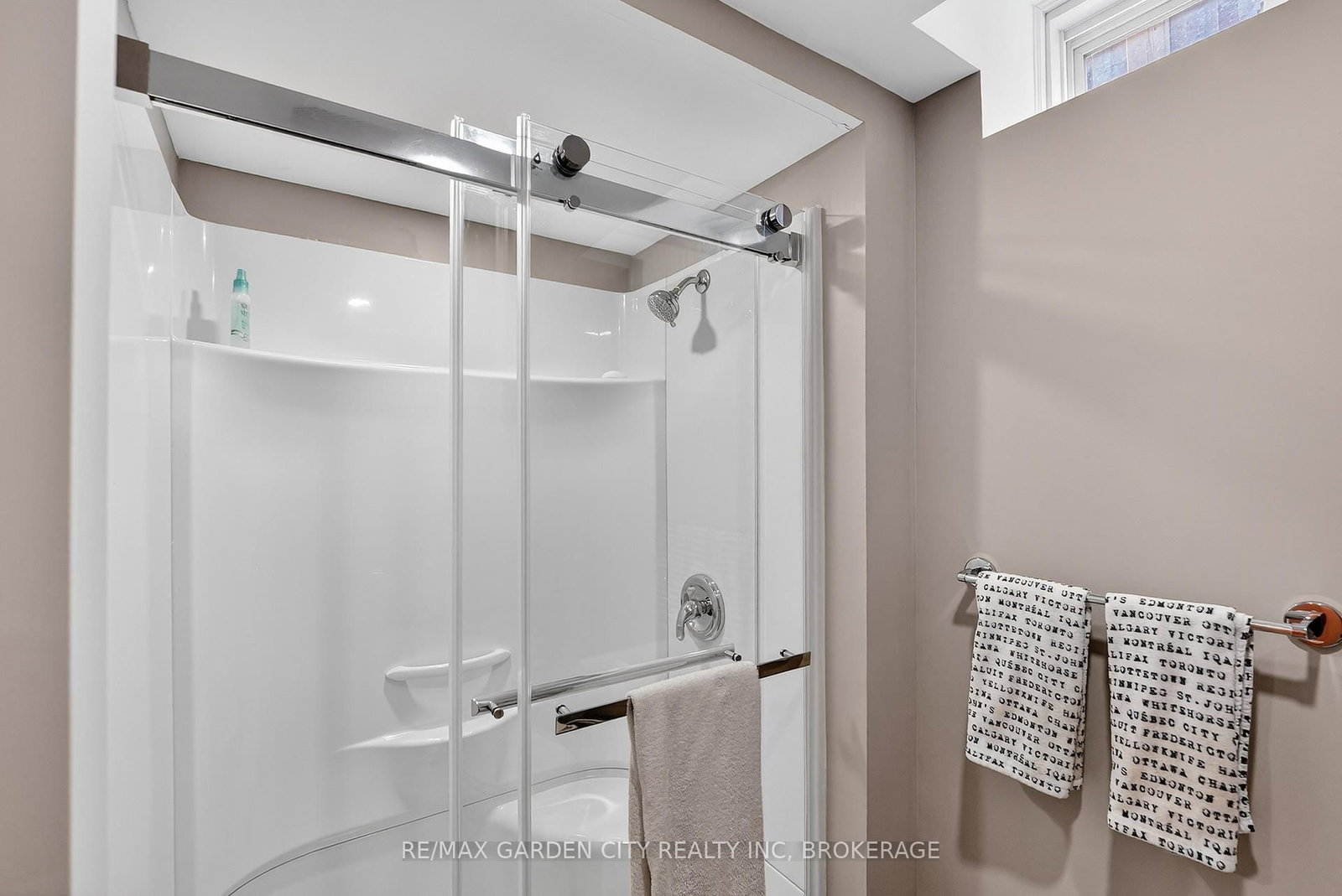 Detached House for sale at 4 Riley Avenue, Pelham, Ontario, L0S 1E6 - Fonthill - MLS: X12832542