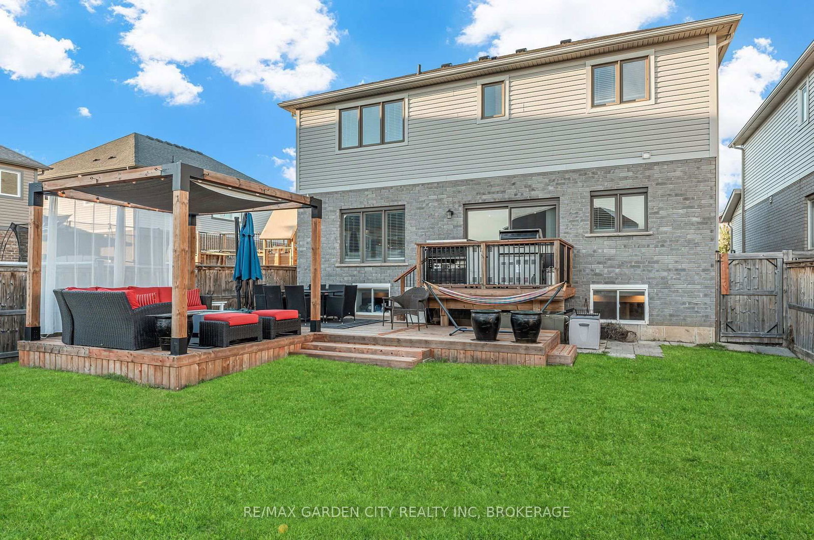 Detached House for sale at 4 Riley Avenue, Pelham, Ontario, L0S 1E6 - Fonthill - MLS: X12832542