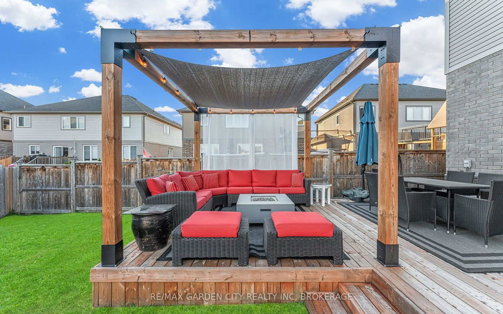 Detached House for sale at 4 Riley Avenue, Pelham, Ontario, L0S 1E6 - Fonthill - MLS: X12832542