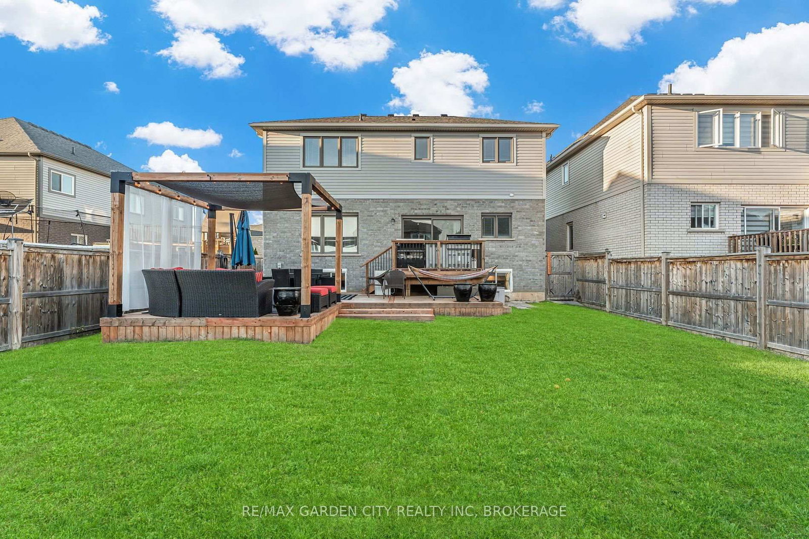 Detached House for sale at 4 Riley Avenue, Pelham, Ontario, L0S 1E6 - Fonthill - MLS: X12832542