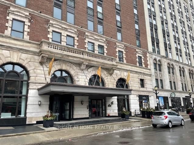 1015 - 118 King Street E