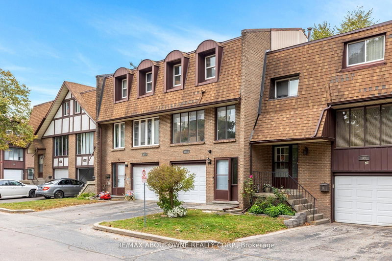 48 - 49 Cedarwoods Cres, Kitchener, N2C 2L1 | Image 3