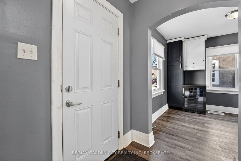 16 Walnut St, Welland, L3C 1E9 | Image 3