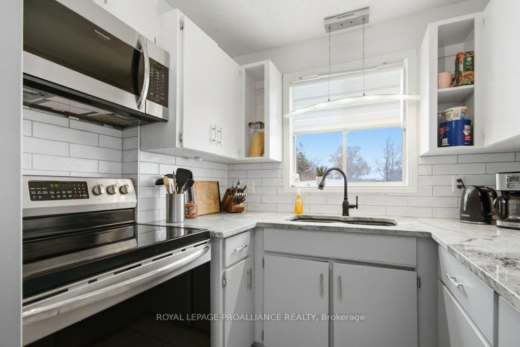 Detached House for sale at 8 Birch Street, Quinte West, Ontario, K8V 6J1 - Trenton Ward - MLS: X12833244