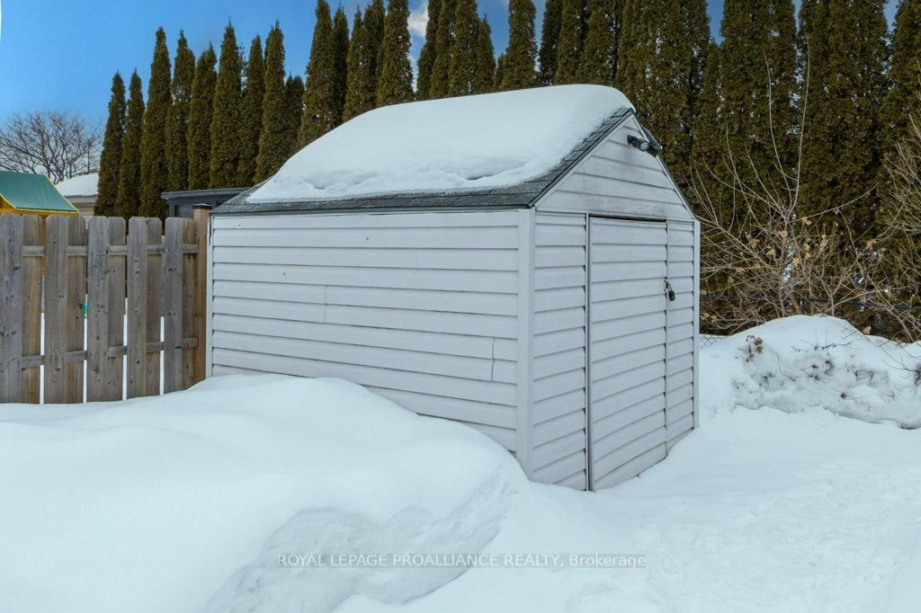 Detached House for sale at 8 Birch Street, Quinte West, Ontario, K8V 6J1 - Trenton Ward - MLS: X12833244