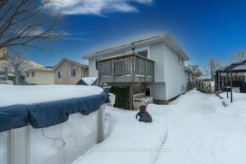 Detached House for sale at 8 Birch Street, Quinte West, Ontario, K8V 6J1 - Trenton Ward - MLS: X12833244