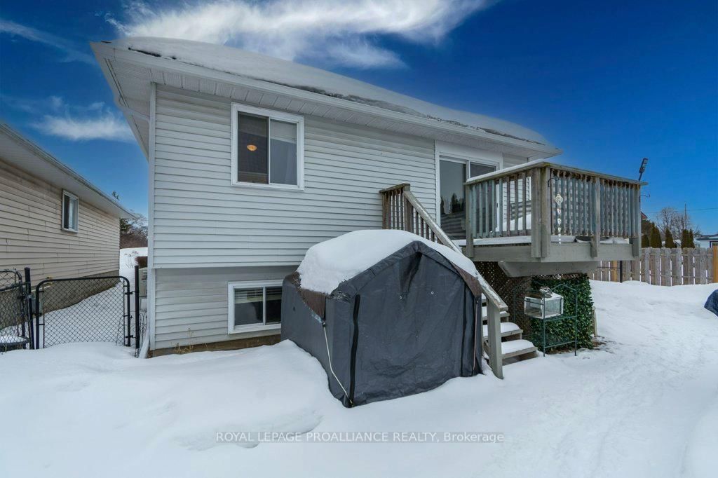 Detached House for sale at 8 Birch Street, Quinte West, Ontario, K8V 6J1 - Trenton Ward - MLS: X12833244