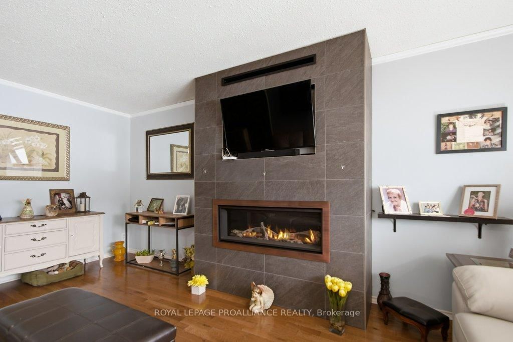 Detached House for sale at 8 Birch Street, Quinte West, Ontario, K8V 6J1 - Trenton Ward - MLS: X12833244