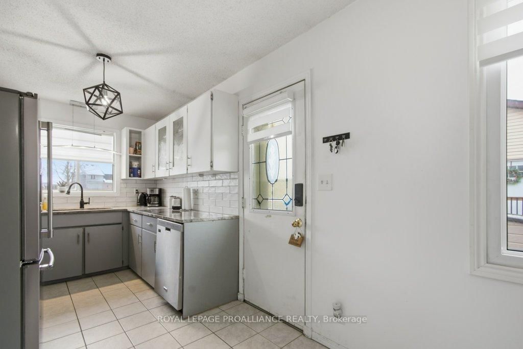 Detached House for sale at 8 Birch Street, Quinte West, Ontario, K8V 6J1 - Trenton Ward - MLS: X12833244