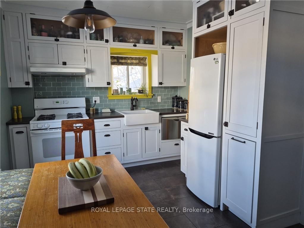 Detached House for sale at 210 Charlton Avenue, Hamilton, Ontario, L8N 1Z1 - Corktown - MLS: X12833514