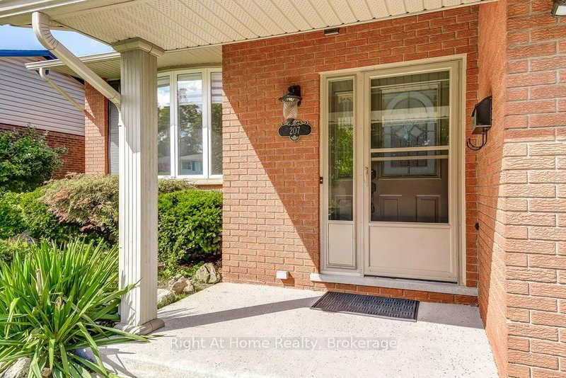 207 Montmorency Dr, Hamilton, L8K 5H3 | Image 2
