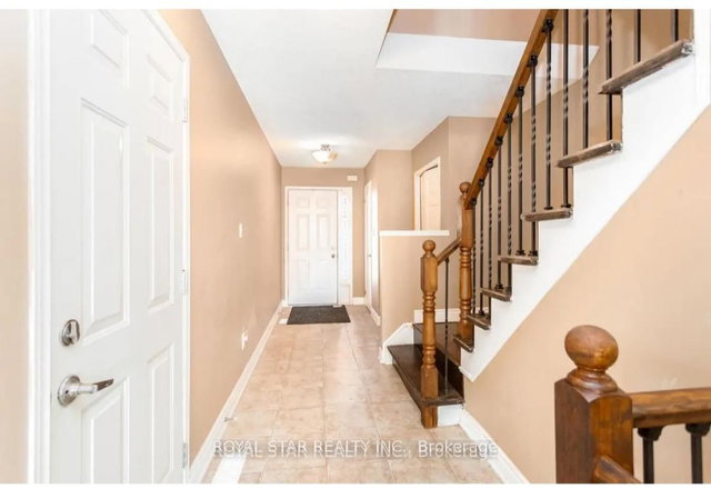 86 Meadowwood Crescent