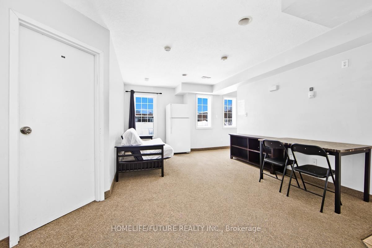 327 Spruce Street, Unit 4 Units W/20 Rms