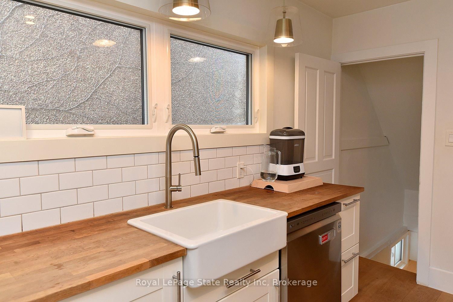 Detached House for sale at 24 Fitzgerald Street, St. Catharines, Ontario, L2R 4B3 - Downtown - MLS: X12834752