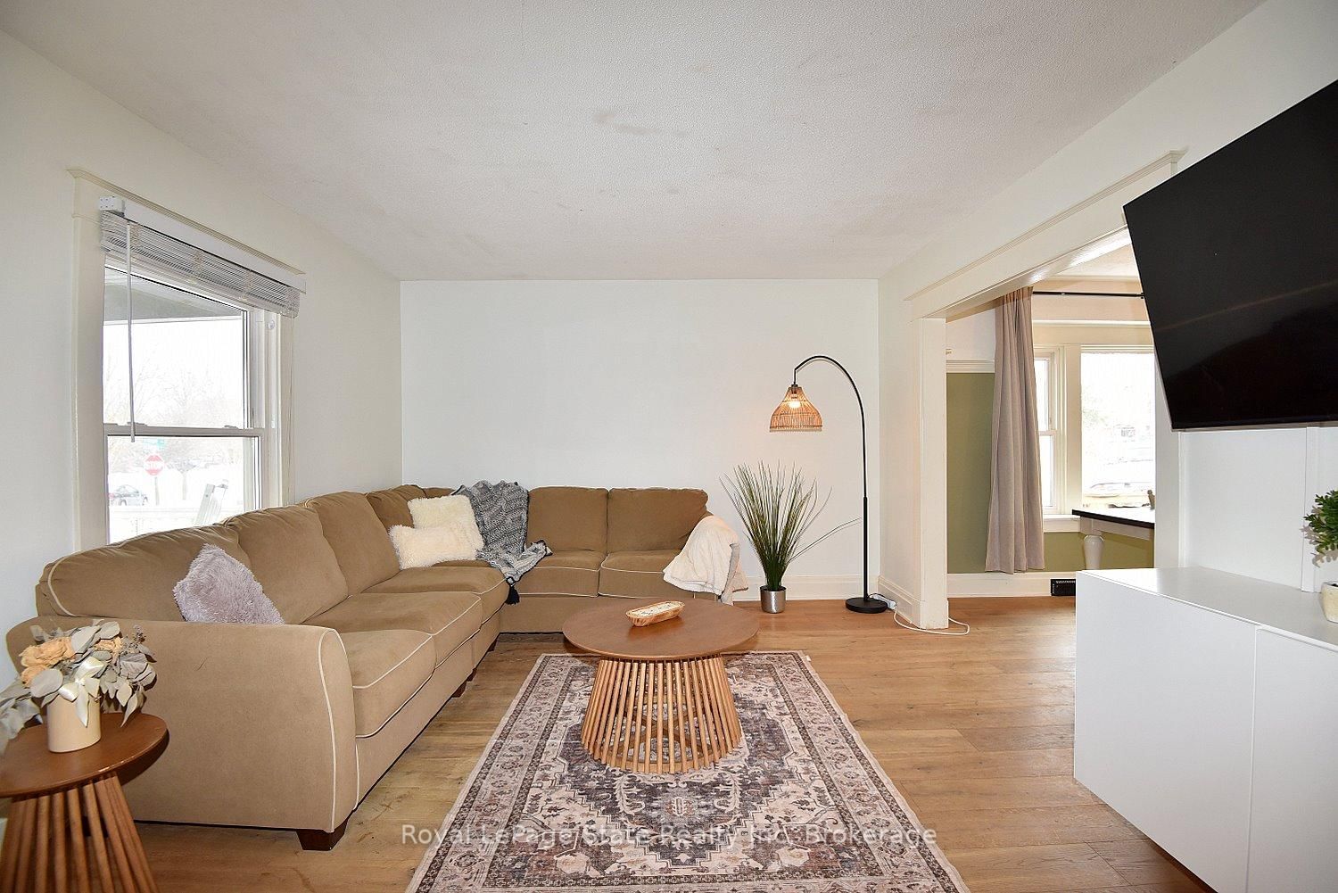 Detached House for sale at 24 Fitzgerald Street, St. Catharines, Ontario, L2R 4B3 - Downtown - MLS: X12834752