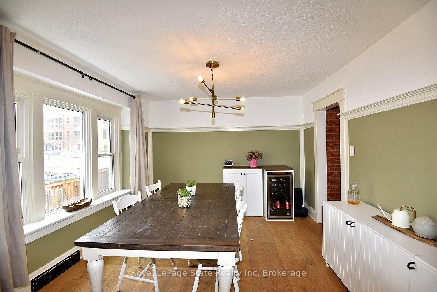 Detached House for sale at 24 Fitzgerald Street, St. Catharines, Ontario, L2R 4B3 - Downtown - MLS: X12834752