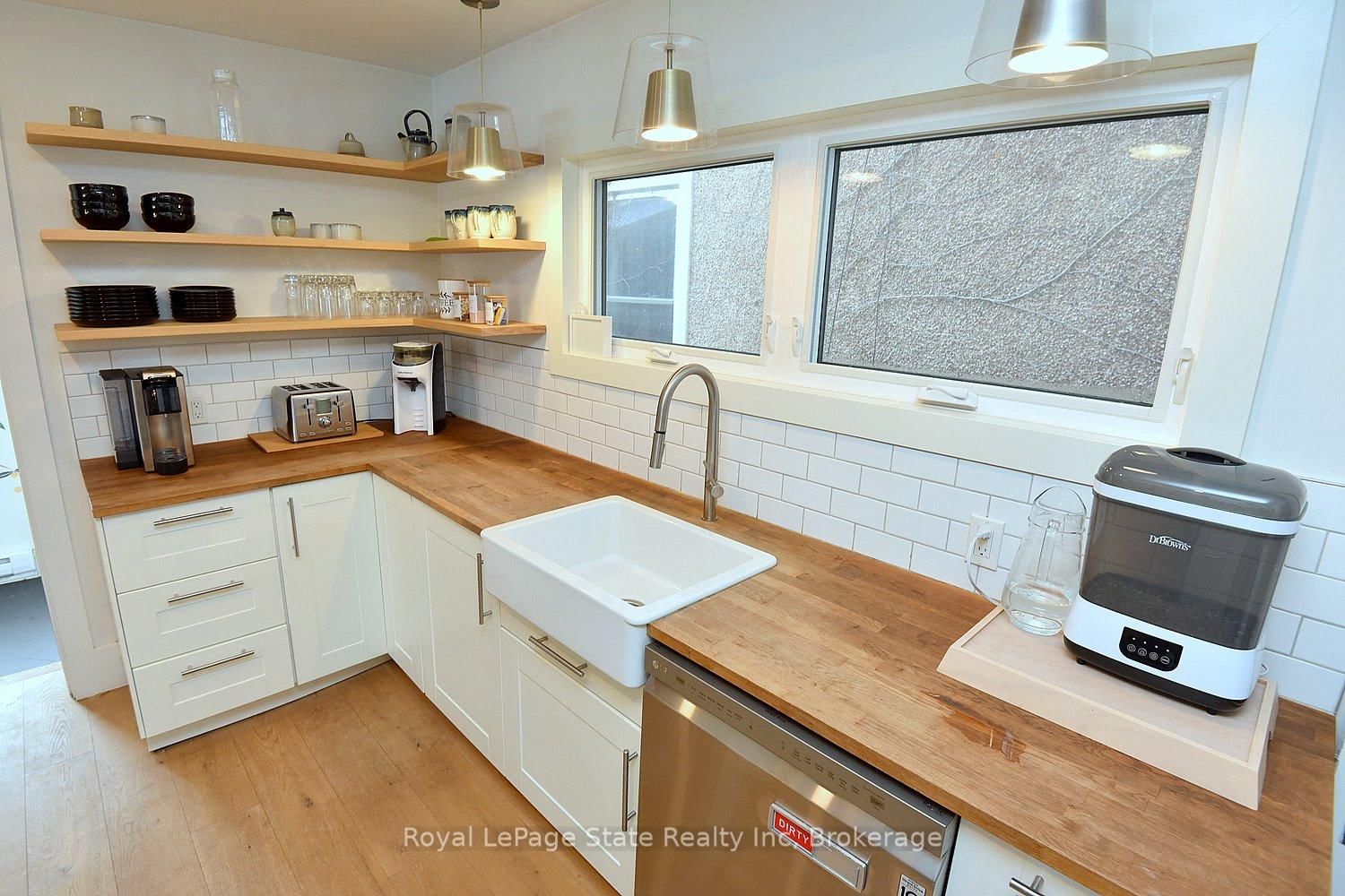 Detached House for sale at 24 Fitzgerald Street, St. Catharines, Ontario, L2R 4B3 - Downtown - MLS: X12834752