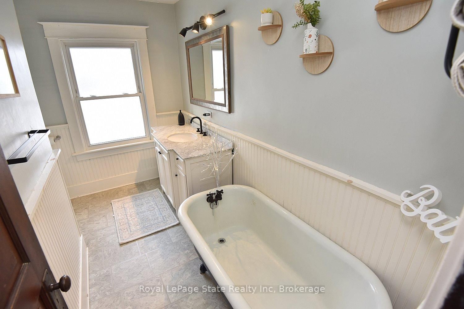 Detached House for sale at 24 Fitzgerald Street, St. Catharines, Ontario, L2R 4B3 - Downtown - MLS: X12834752