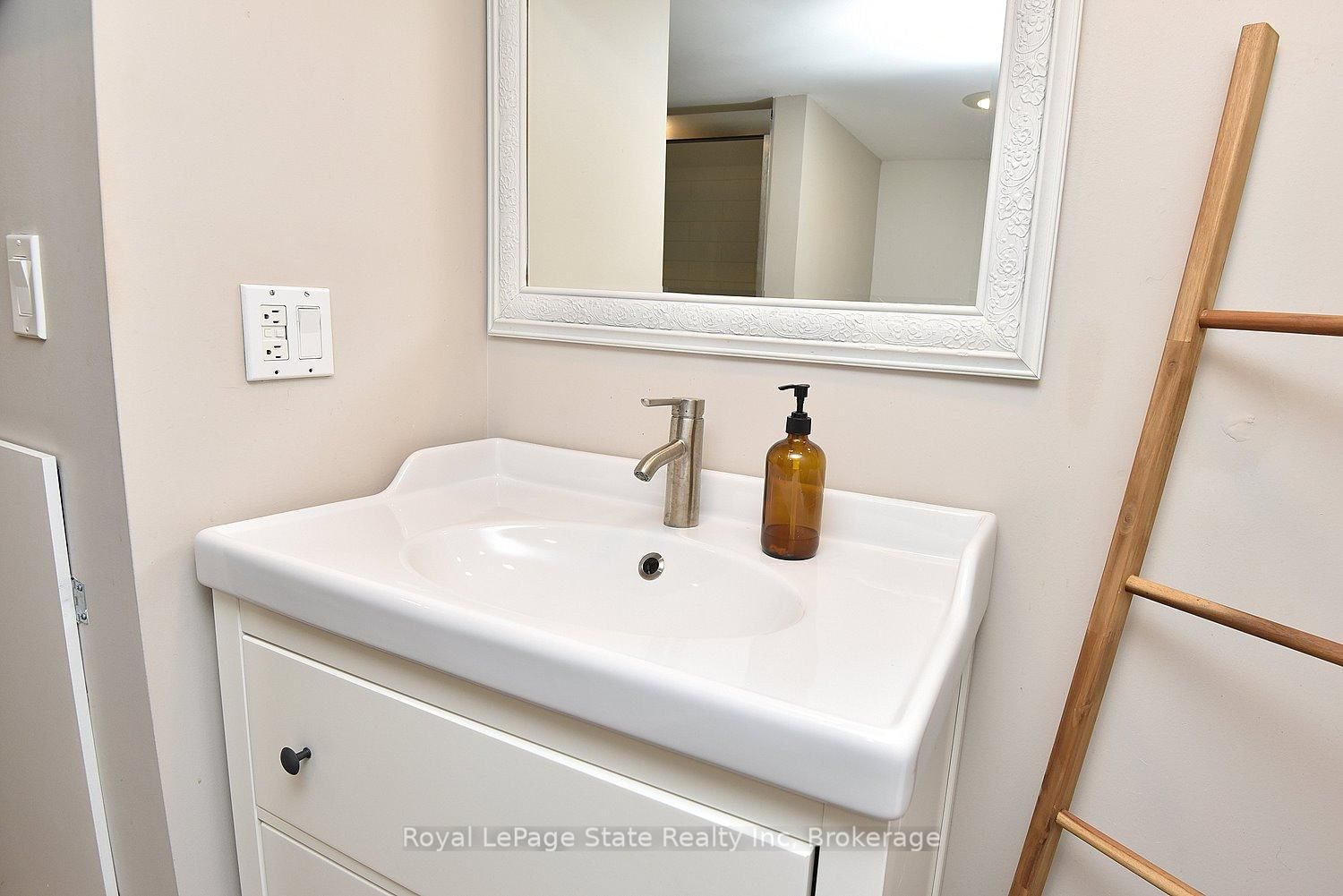 Detached House for sale at 24 Fitzgerald Street, St. Catharines, Ontario, L2R 4B3 - Downtown - MLS: X12834752