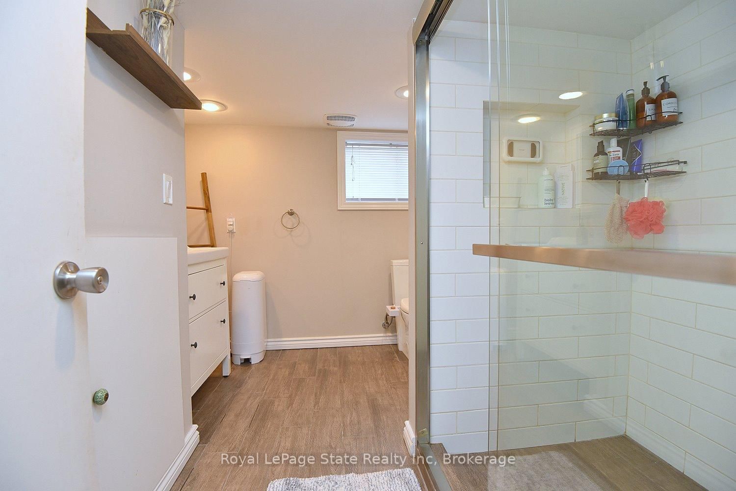 Detached House for sale at 24 Fitzgerald Street, St. Catharines, Ontario, L2R 4B3 - Downtown - MLS: X12834752