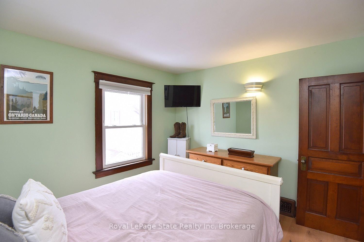 Detached House for sale at 24 Fitzgerald Street, St. Catharines, Ontario, L2R 4B3 - Downtown - MLS: X12834752