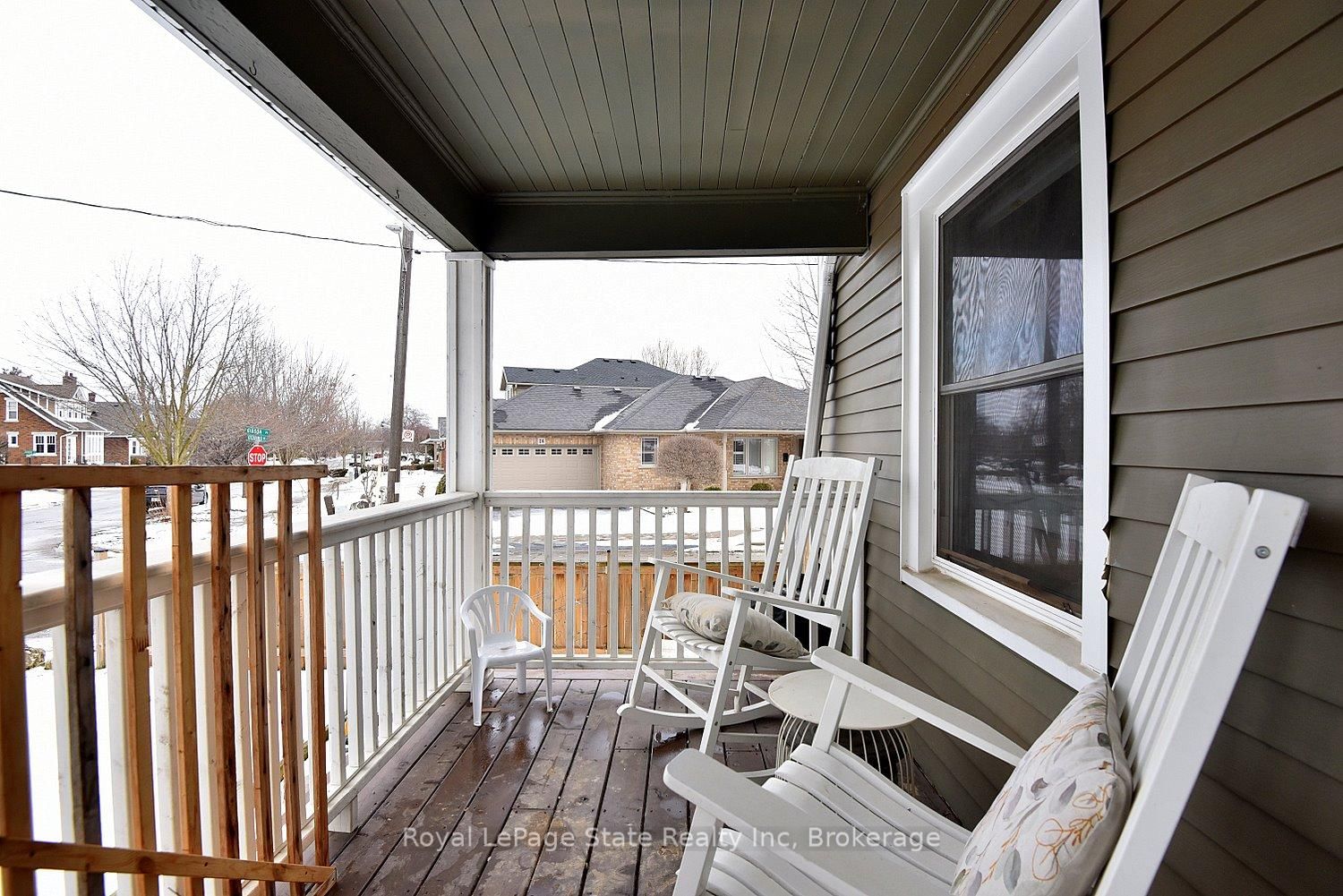 Detached House for sale at 24 Fitzgerald Street, St. Catharines, Ontario, L2R 4B3 - Downtown - MLS: X12834752