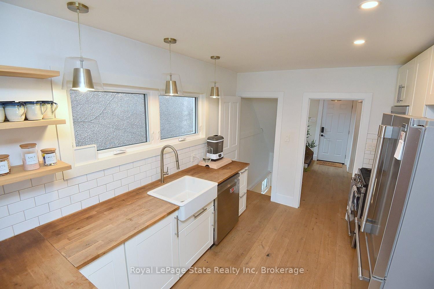 Detached House for sale at 24 Fitzgerald Street, St. Catharines, Ontario, L2R 4B3 - Downtown - MLS: X12834752