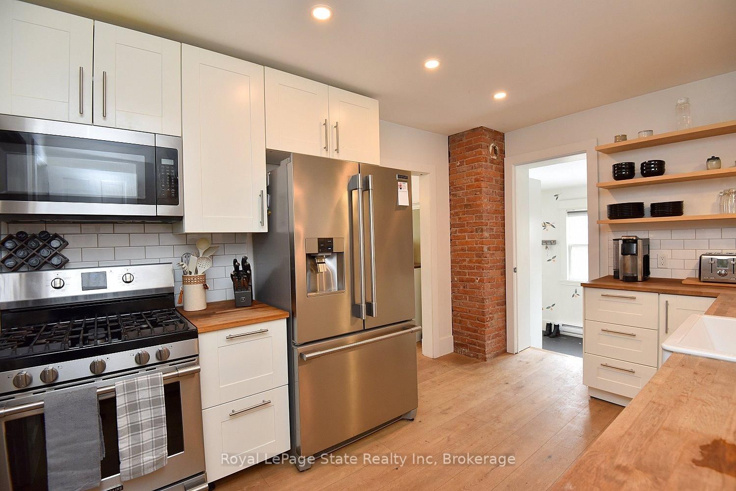 Detached House for sale at 24 Fitzgerald Street, St. Catharines, Ontario, L2R 4B3 - Downtown - MLS: X12834752