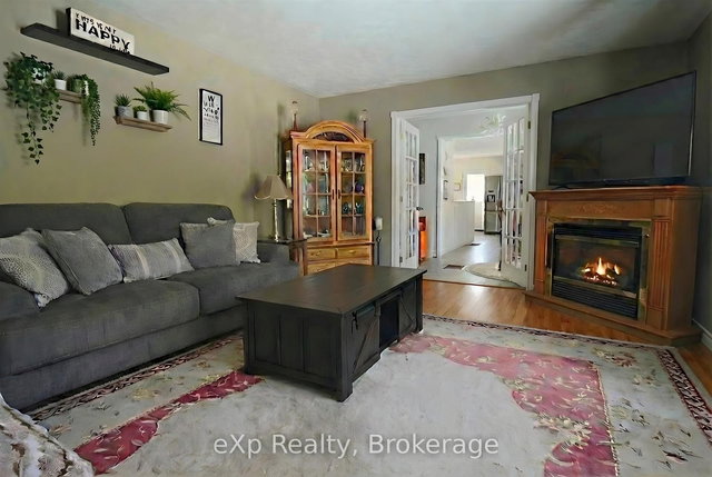 585206 10A Side Road