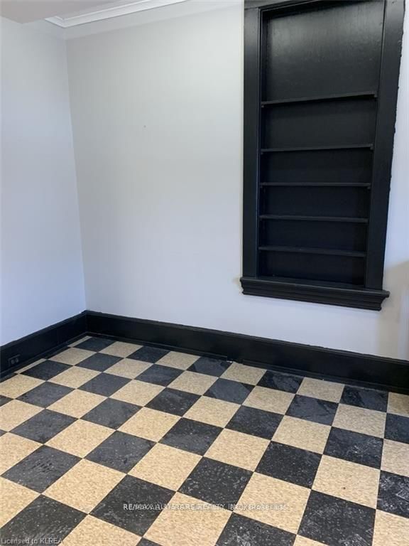 57 WILLIAM Street N, Unit 2