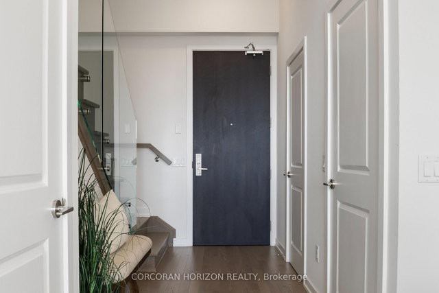 420 - 55 Duke Street W