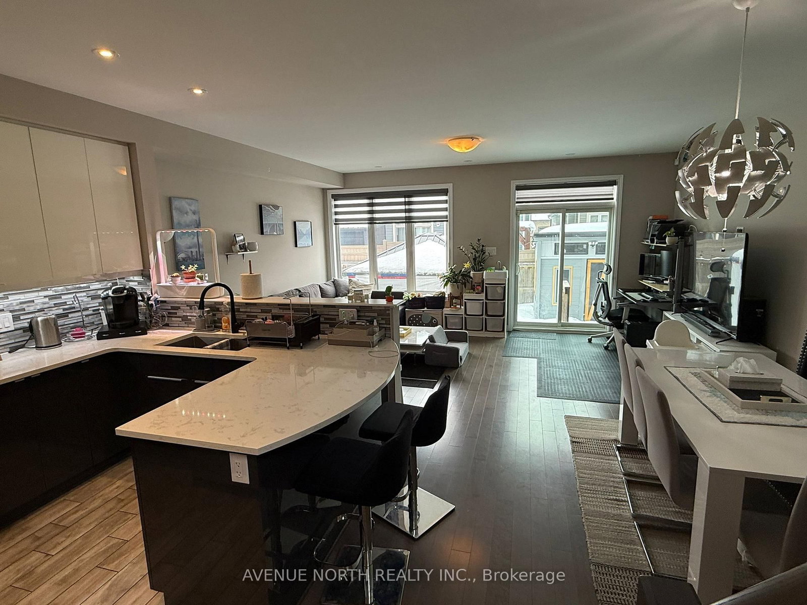 Listing Image 9