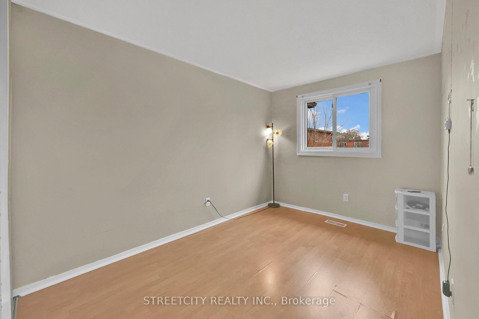 Townhouse for sale at 8-253 Taylor Street, London East, Ontario, N5Y 2J6 - East C - MLS: X12836000