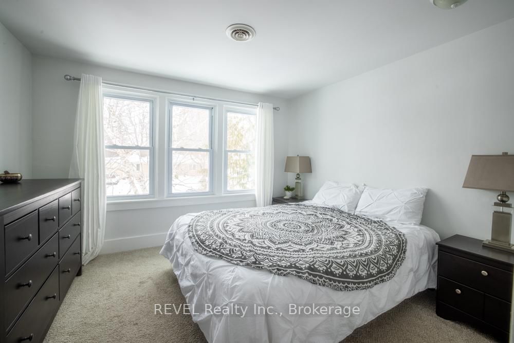 Detached House for sale at 3852 Highland Drive, Fort Erie, Ontario, L0S 1N0 - Ridgeway - MLS: X12836116