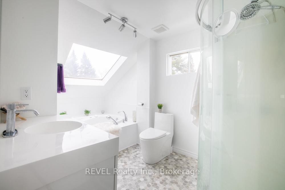 Detached House for sale at 3852 Highland Drive, Fort Erie, Ontario, L0S 1N0 - Ridgeway - MLS: X12836116