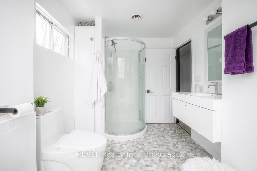 Detached House for sale at 3852 Highland Drive, Fort Erie, Ontario, L0S 1N0 - Ridgeway - MLS: X12836116